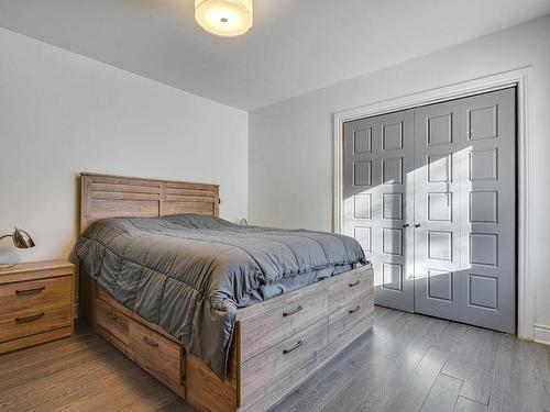 Chambre Ã  coucher principale - 11 Rue Boivin, Saint-Hippolyte, QC - Indoor Photo Showing Bedroom