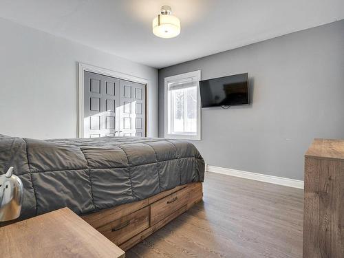 Chambre Ã  coucher principale - 11 Rue Boivin, Saint-Hippolyte, QC - Indoor Photo Showing Bedroom