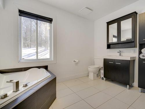 Salle de bains - 11 Rue Boivin, Saint-Hippolyte, QC - Indoor Photo Showing Bathroom