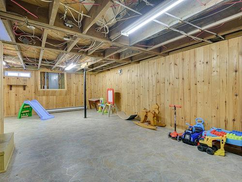 Salle familiale - 11 Rue Boivin, Saint-Hippolyte, QC - Indoor Photo Showing Basement