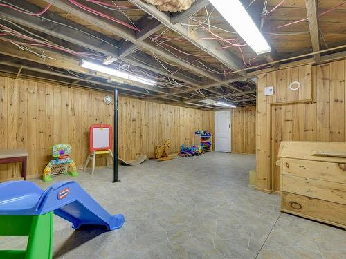 Salle familiale - 11 Rue Boivin, Saint-Hippolyte, QC - Indoor Photo Showing Basement