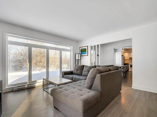 Salon - 11 Rue Boivin, Saint-Hippolyte, QC - Indoor Photo Showing Living Room