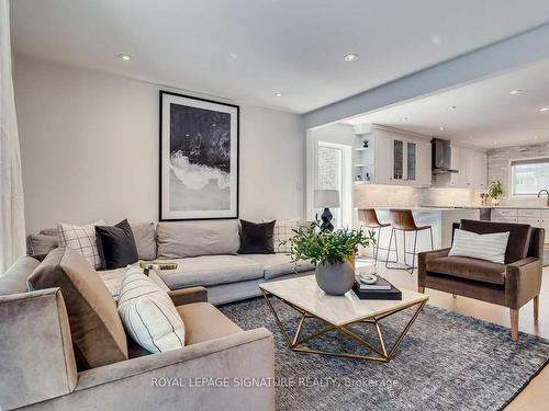 5 Georgian Crt, Toronto, ON - Indoor Photo Showing Living Room