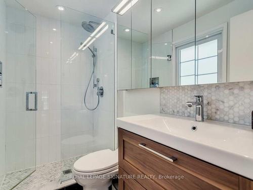 5 Georgian Crt, Toronto, ON - Indoor Photo Showing Bathroom