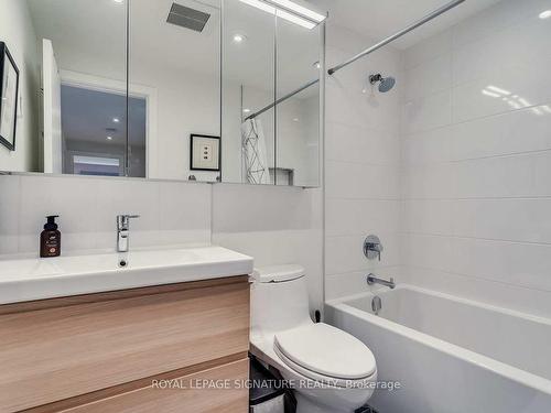 5 Georgian Crt, Toronto, ON - Indoor Photo Showing Bathroom