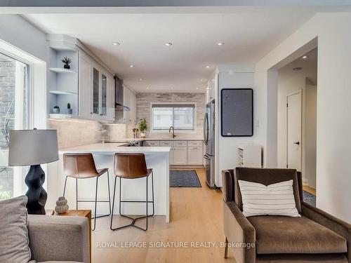 5 Georgian Crt, Toronto, ON - Indoor Photo Showing Kitchen With Upgraded Kitchen