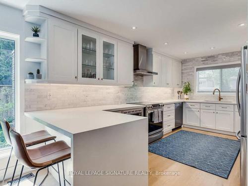 5 Georgian Crt, Toronto, ON - Indoor Photo Showing Kitchen With Upgraded Kitchen