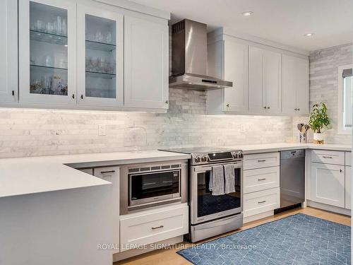 5 Georgian Crt, Toronto, ON - Indoor Photo Showing Kitchen With Upgraded Kitchen