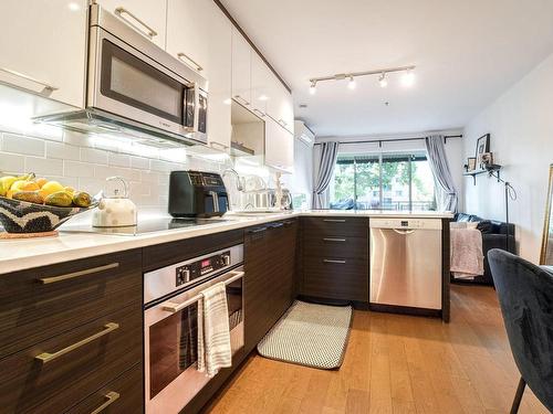 Kitchen - 201-182 Rue Bourget, Montréal (Le Sud-Ouest), QC - Indoor Photo Showing Kitchen With Upgraded Kitchen