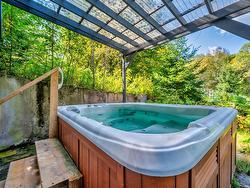 Hot tub - 