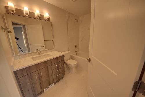 27-130 Colebrook Road, Kamloops, BC - Indoor Photo Showing Bathroom