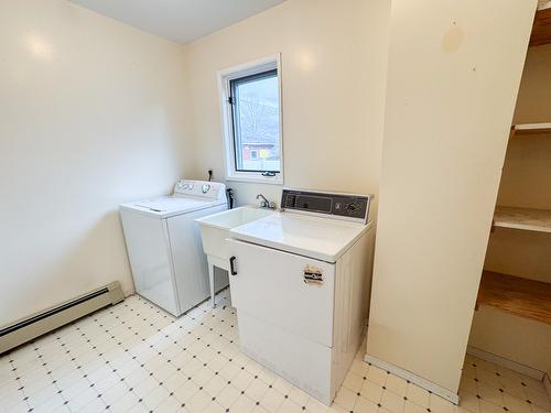 1800 2A Street, Cranbrook, BC - Indoor Photo Showing Laundry Room