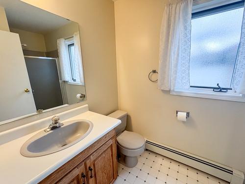 1800 2A Street, Cranbrook, BC - Indoor Photo Showing Bathroom