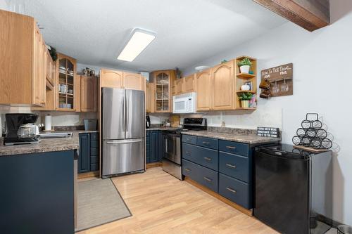 988 Dewdney Way, Kimberley, BC - Indoor Photo Showing Kitchen