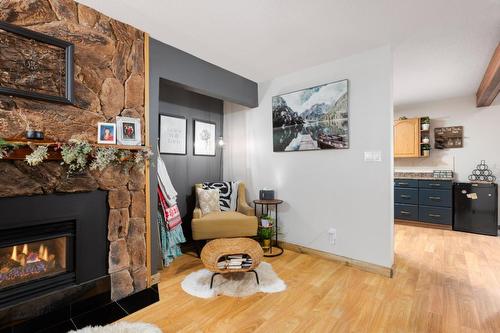 988 Dewdney Way, Kimberley, BC - Indoor Photo Showing Living Room With Fireplace