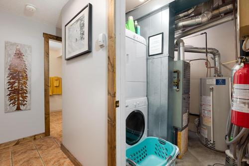 988 Dewdney Way, Kimberley, BC - Indoor Photo Showing Laundry Room