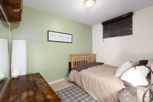 988 Dewdney Way, Kimberley, BC - Indoor Photo Showing Bedroom