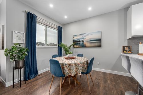 2714 Beachmount Crescent, Kamloops, BC - Indoor Photo Showing Dining Room