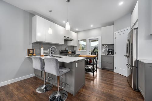 2714 Beachmount Crescent, Kamloops, BC - Indoor Photo Showing Kitchen With Upgraded Kitchen