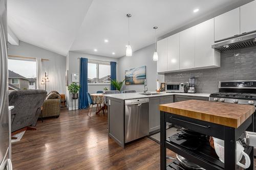 2714 Beachmount Crescent, Kamloops, BC - Indoor Photo Showing Kitchen With Upgraded Kitchen