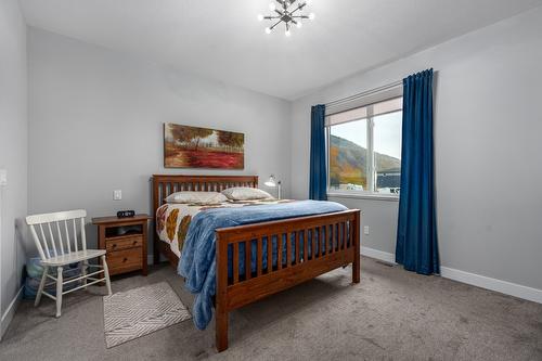 2714 Beachmount Crescent, Kamloops, BC - Indoor Photo Showing Bedroom