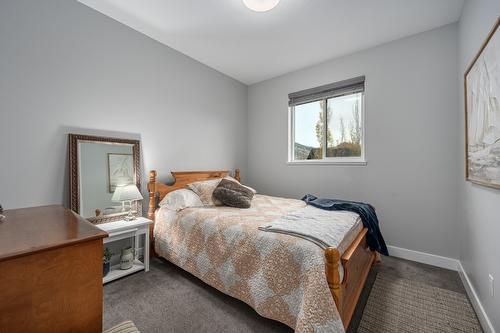 2714 Beachmount Crescent, Kamloops, BC - Indoor Photo Showing Bedroom