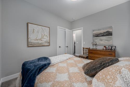 2714 Beachmount Crescent, Kamloops, BC - Indoor Photo Showing Bedroom