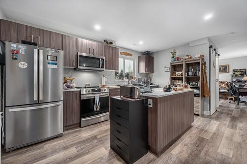 2714 Beachmount Crescent, Kamloops, BC - Indoor Photo Showing Kitchen With Upgraded Kitchen