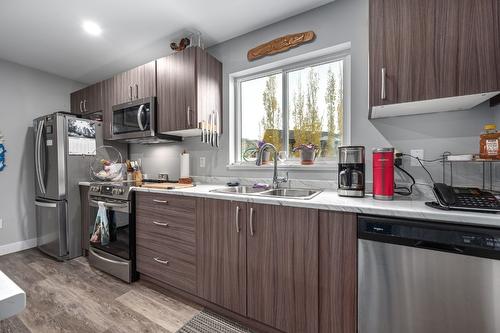 2714 Beachmount Crescent, Kamloops, BC - Indoor Photo Showing Kitchen With Double Sink