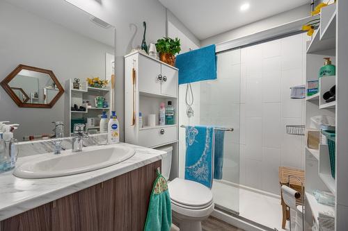 2714 Beachmount Crescent, Kamloops, BC - Indoor Photo Showing Bathroom