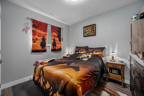 2714 Beachmount Crescent, Kamloops, BC - Indoor Photo Showing Bedroom