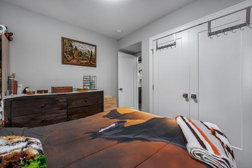 2714 Beachmount Crescent, Kamloops, BC - Indoor Photo Showing Bedroom