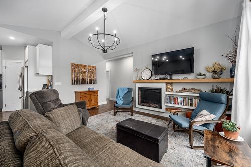 2714 Beachmount Crescent, Kamloops, BC - Indoor Photo Showing Living Room With Fireplace