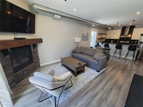 425-1151 Gerry Sorensen Way, Kimberley, BC - Indoor Photo Showing Living Room With Fireplace