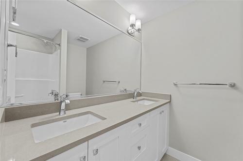 4-2171 Van Horne Drive, Kamloops, BC - Indoor Photo Showing Bathroom