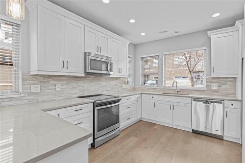 4-2171 Van Horne Drive, Kamloops, BC - Indoor Photo Showing Kitchen With Upgraded Kitchen