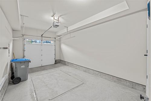 4-2171 Van Horne Drive, Kamloops, BC - Indoor Photo Showing Garage