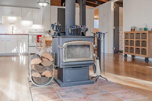 4736 Copper Crescent, Windermere, BC - Indoor Photo Showing Kitchen