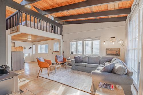 4736 Copper Crescent, Windermere, BC - Indoor Photo Showing Living Room