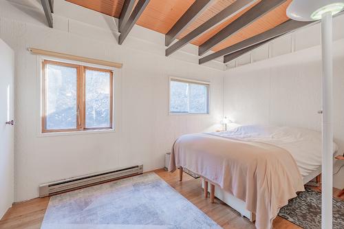 4736 Copper Crescent, Windermere, BC - Indoor Photo Showing Bedroom