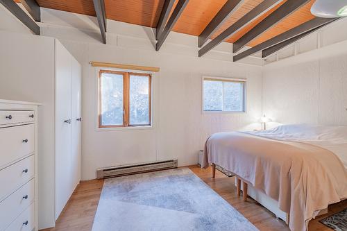 4736 Copper Crescent, Windermere, BC - Indoor Photo Showing Bedroom