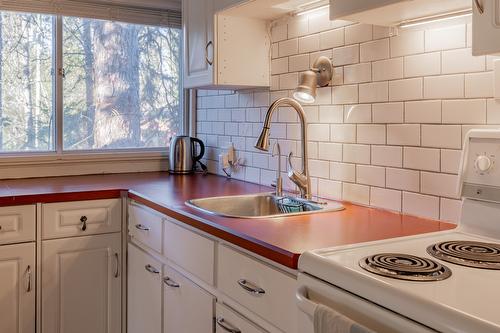 4736 Copper Crescent, Windermere, BC - Indoor Photo Showing Kitchen