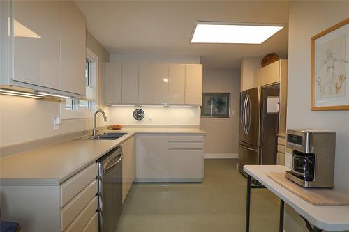 545 309Th Avenue, Kimberley, BC - Indoor Photo Showing Kitchen With Double Sink