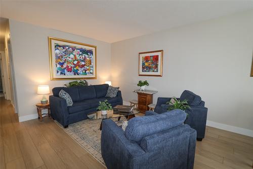 545 309Th Avenue, Kimberley, BC - Indoor Photo Showing Living Room