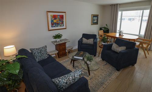 545 309Th Avenue, Kimberley, BC - Indoor Photo Showing Living Room