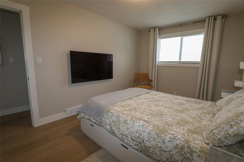 545 309Th Avenue, Kimberley, BC - Indoor Photo Showing Bedroom