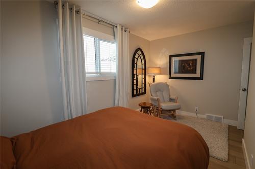 545 309Th Avenue, Kimberley, BC - Indoor Photo Showing Bedroom