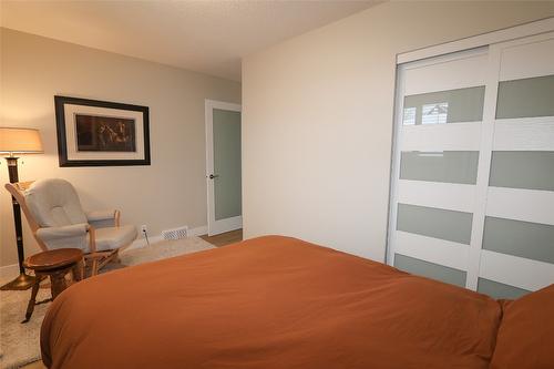 545 309Th Avenue, Kimberley, BC - Indoor Photo Showing Bedroom