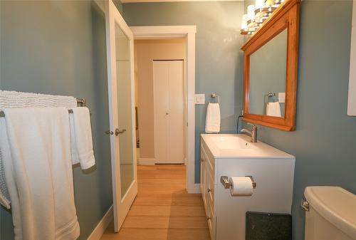 545 309Th Avenue, Kimberley, BC - Indoor Photo Showing Bathroom