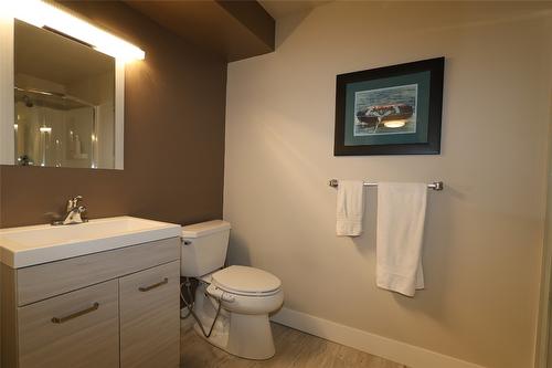 545 309Th Avenue, Kimberley, BC - Indoor Photo Showing Bathroom